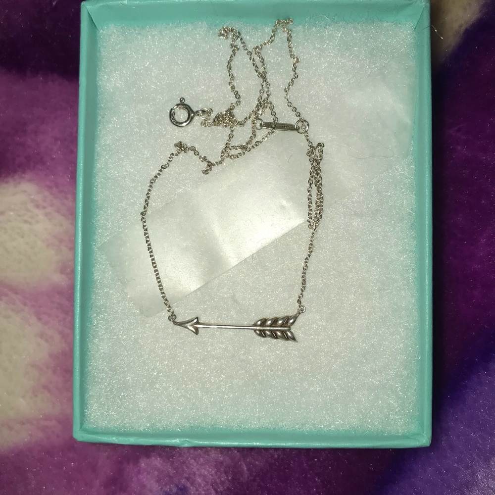Beautiful Tiffany & Co Arrow Necklace * RETIRED*